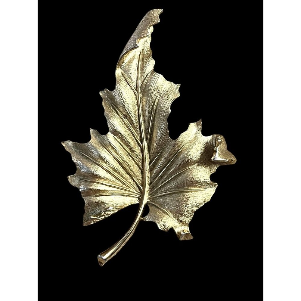 Trifari Vintage 1950s Gold-Tone Maple Leaf Brooch Pin Jewelry 3" X 2"